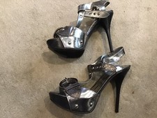Scarpe Guess insolite con