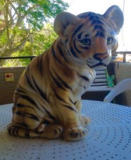 TIGROTTO IN CERAMICA, OTTIMA FATTURA, ALT. 43 CM, LARGH. 26 CM, PROF. 33 CM.