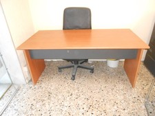 mobili per ufficio Usati, 2 scrivanie e mobile porta documenti.