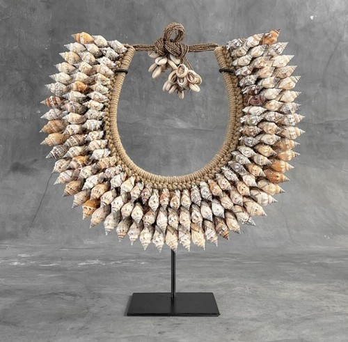 Collana ornamentale conchiglie