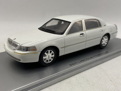 Lincoln town car 2011 - town,