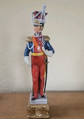 Statuina porcellana soldato