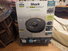 Robot aspirapolvere e scopa