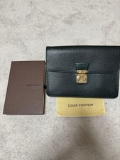 Louis Vuitton Pochette Taiga