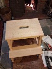 Sgabello a gradini in legno