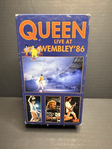 Queen live wembley - at,