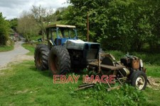 PHOTO  TRACTOR AND CIRCULAR