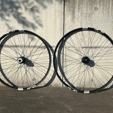 Crank Brothers SYNTHESIS set completo ruote anteriori e posteriori Mallet mai usato