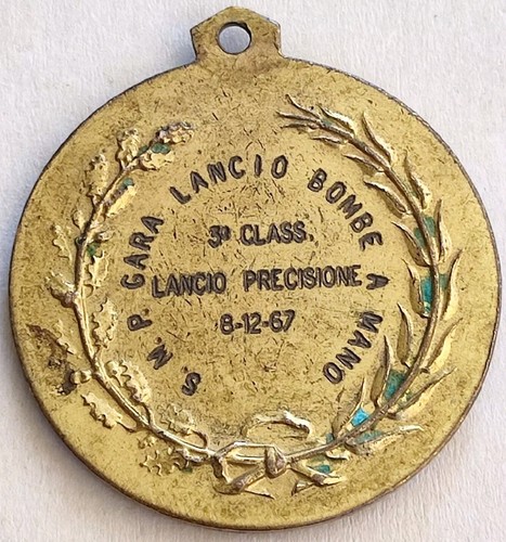 Medaglia lancio bombe - medaglia, mano