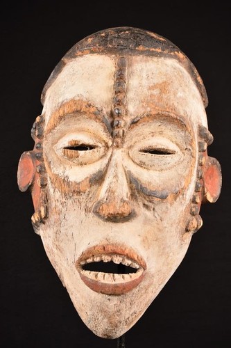 Una maschera igbo africana - una,