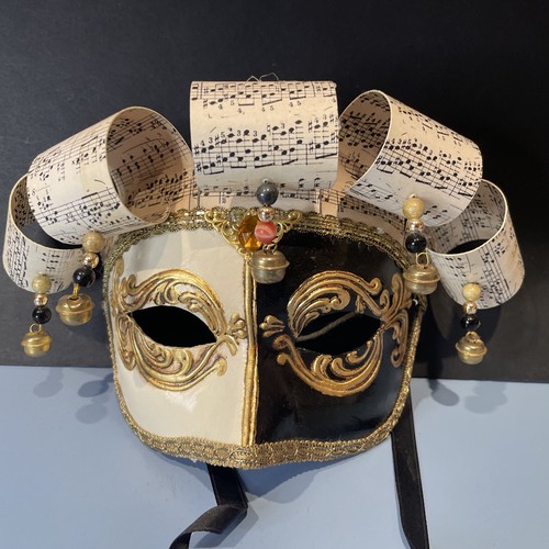Maschera maschere lele - le,