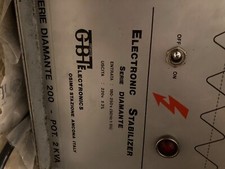 STABILIZZATORE DI TENSIONE 2000VA PER TENERE COSTANTE LA 220V USO PROFESSIONALE