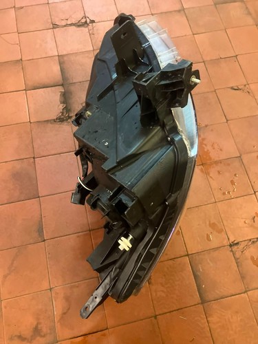 Faro anteriore sinistro