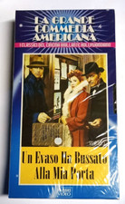 UN EVASO HA BUSSATO ALLA MIA