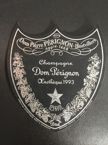 Une étiquette champagne - une,