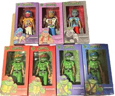 Set completo di 7 costumi NECA