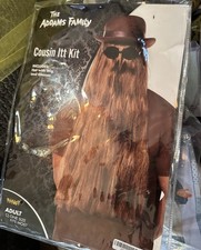 Parrucca e cappello e occhiali