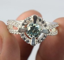 Anello solitario con diamanti