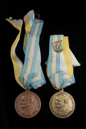 Medaglia nastro - su,