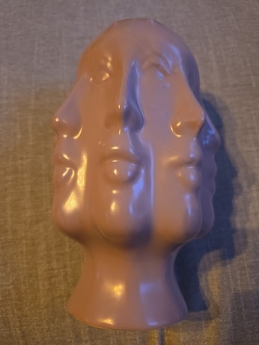 Perpetual face vase - ,