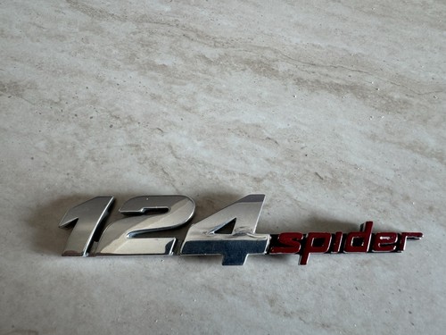 Distintivo originale fiat 124 - distintivo,