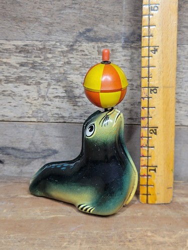Vintage circus seal - seal, spinning