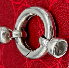 Chiusura ad anello per collane
