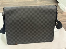 LOUIS VUITTON District GM