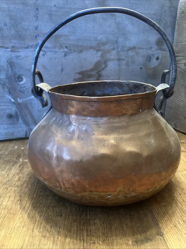 Antico bollitore primitivo