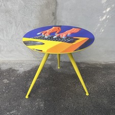 Seletti Tavolino in Legno Toiletpaper Ø Cm.70 H.64,5 Macchina da Scrivere GIALLO