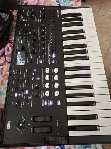 Korg wavestate synth - wavestate, /