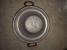 Pentolone di rame utilizzato per fare la passata di pomodori in casa