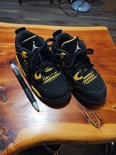 Jordan 4 Retro Mid Thunder