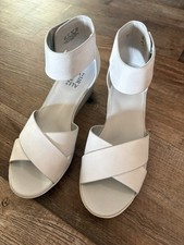 Scarpe sandali con zeppa