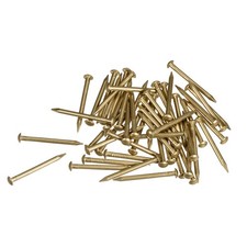 Piccoli piccoli chiodi in