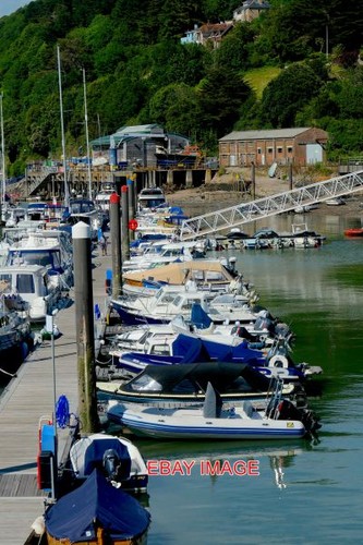 Photo small motor boats line - photo,