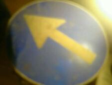 VECCHIO CARTELLO STRADALE FRECCIA BIANCA - SEGNI DEL TEMPO FASCINO VINTAGE