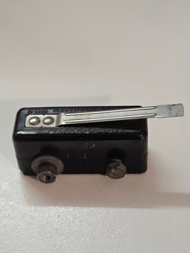 Interruttore pulsante 10a 250v - interruttore,