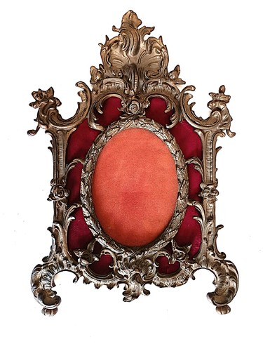 Cornice antica dorata