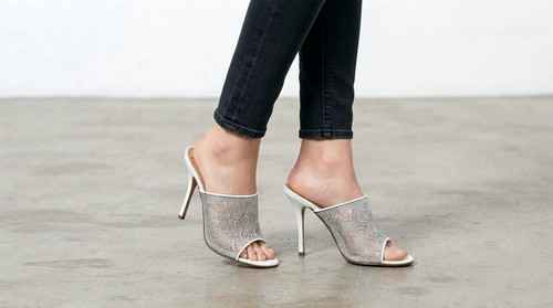 Sandali mules con tacco