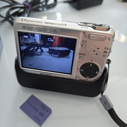 Sony cyber shot dsc - cyber-shot, dsc-t3