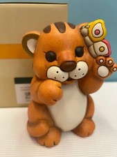 THUN Tigre con Farfalla F3188B90 FUORI PRODUZIONE Statuetta Ceramica Dolcezza