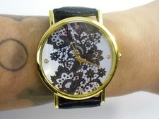 Orologio Nero Quadrante Pizzo