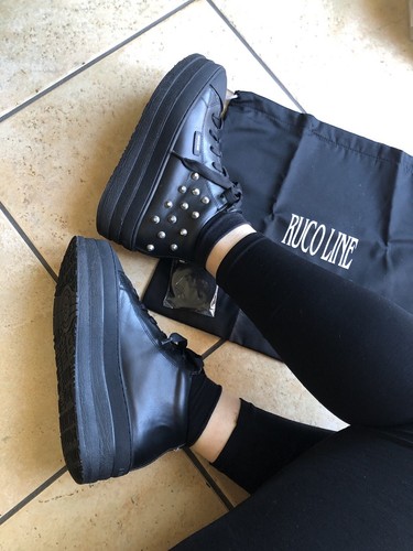 Scarpe basse nuove con borchie