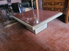 Tavolino da salotto in travertino e piano in granito rosso anni '80