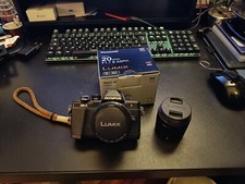 Kit Olympus OM-D E-M10 II + 2 lens + 2 batteries + charger