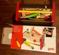 Goki 58871 - Banco da Lavoro con Box Porta Attrezzi 15 Pezzi GIOCO DA BAMBINO
