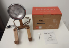 Lampada da Tavolo LED "Mr. Wattson" Piffany Copenhagen -USB- ROSSO, legno_DESIGN