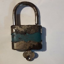 Antico lucchetto in ferro funzionante con chiave gr 100 circa Made Western Germa