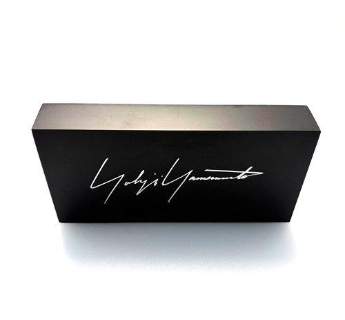 Logo plaque yohji yamamoto - yohji,